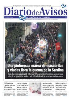 UNA PINTORESCA MAREA DE MASCARITAS Y VIUDAS LLORA LA QUEMA DE LA SARDINA